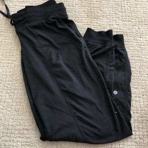 Lululemon women’s joggers